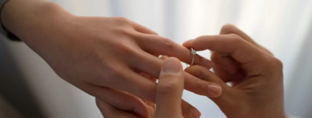 彼にプロポーズされたけど悩むのはなぜ?理由と対処法を紹介!カップルにおすすめな大人のおもちゃも紹介 <span style='color:#fce268'>NEW!</span> 彼にプロポーズされたけど悩むのはなぜ?理由と対処法を紹介!カップルにおすすめな大人のおもちゃも紹介 <span style='color:#fce268'>NEW!</span>